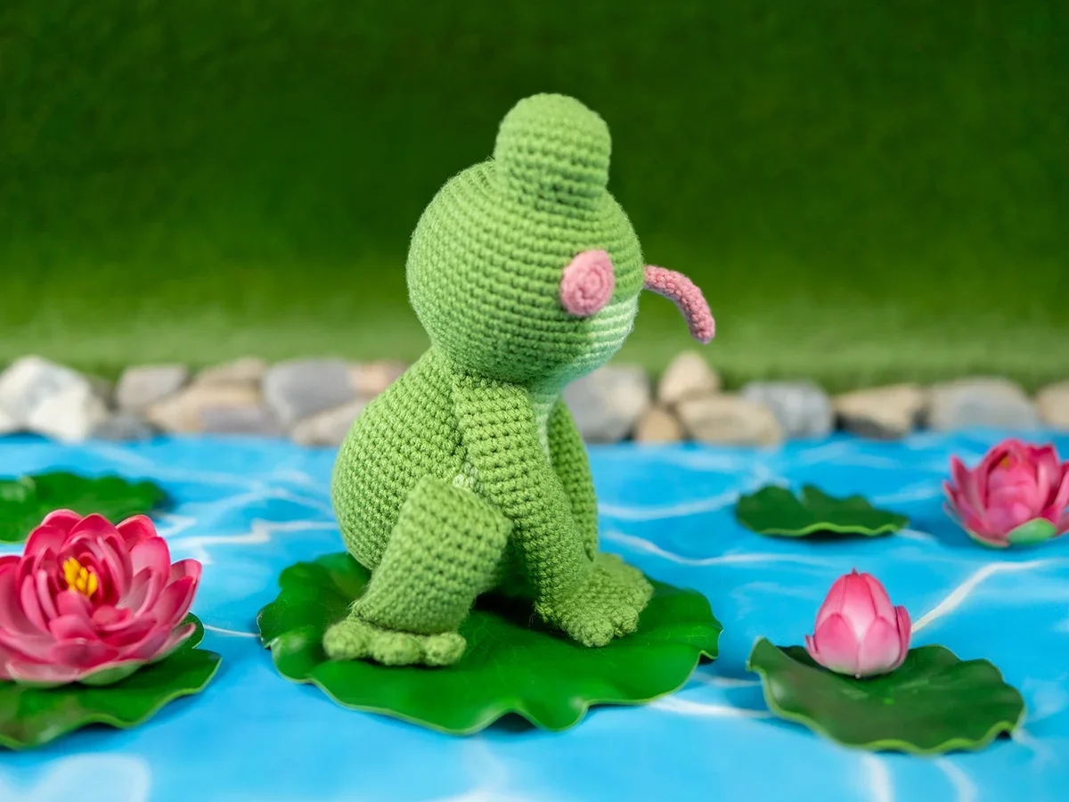 Free Frog Crochet Pattern (Side View)