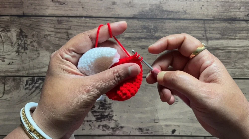 How to Crochet Couple Heart Keychain Keychain Tutorial for Beginners (6)