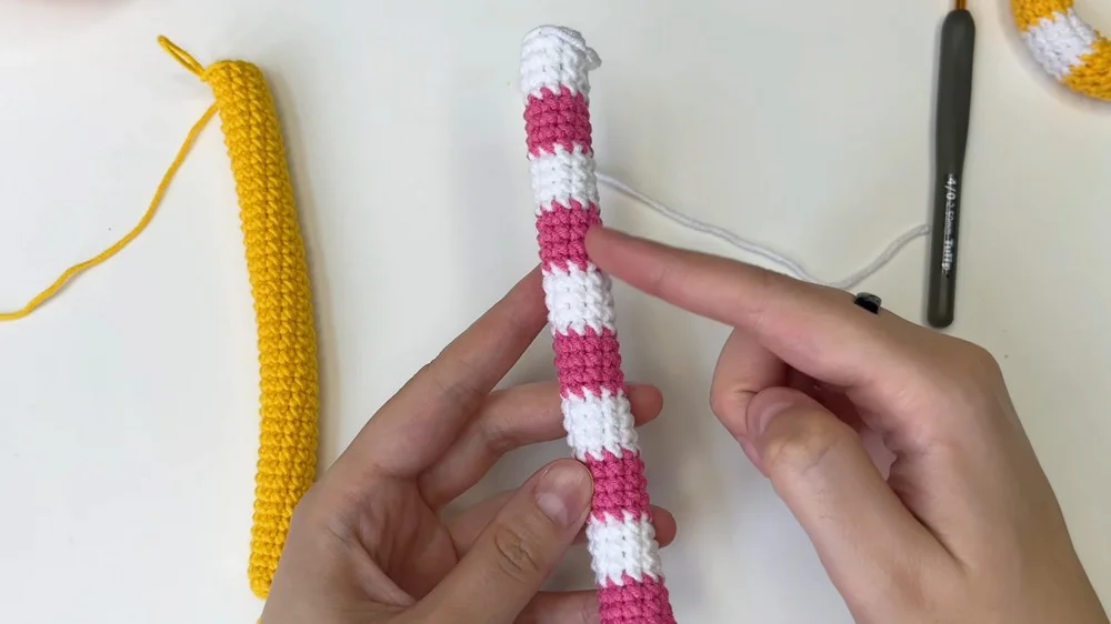 How to Crochet a Mini Duck Pool Float Plus a Classic Striped Float (16)