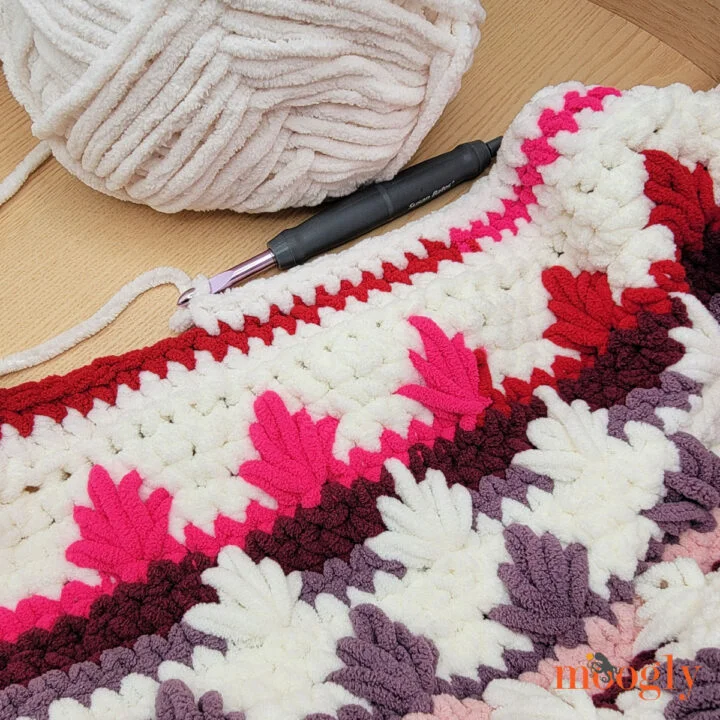 Spike Cluster Stitch Afghan - Free Crochet Pattern on Moogly