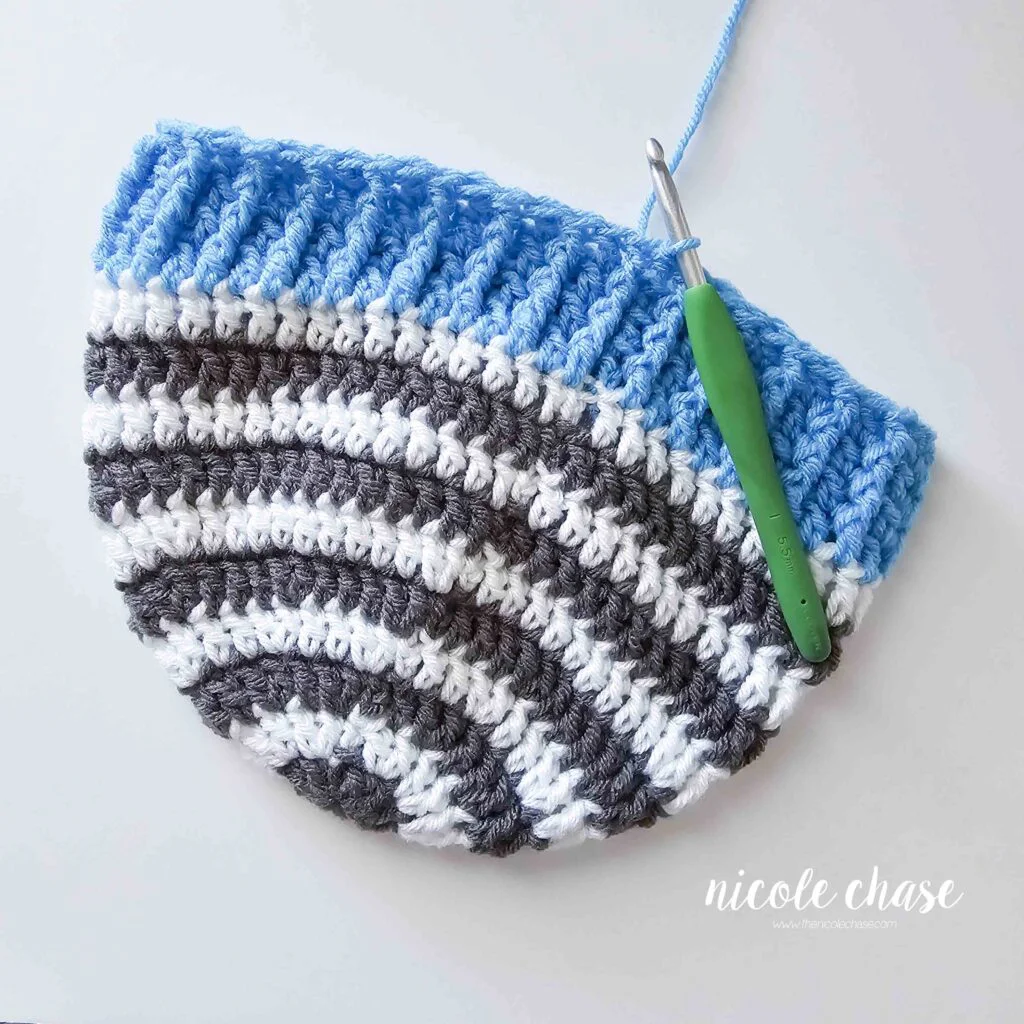 Tutorial image showing the completed brim of the Spirit Earflap beanie crochet pattern. 