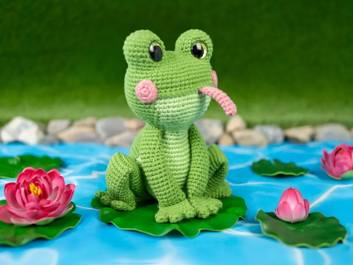 Free Frog Crochet Pattern (Quarter View)