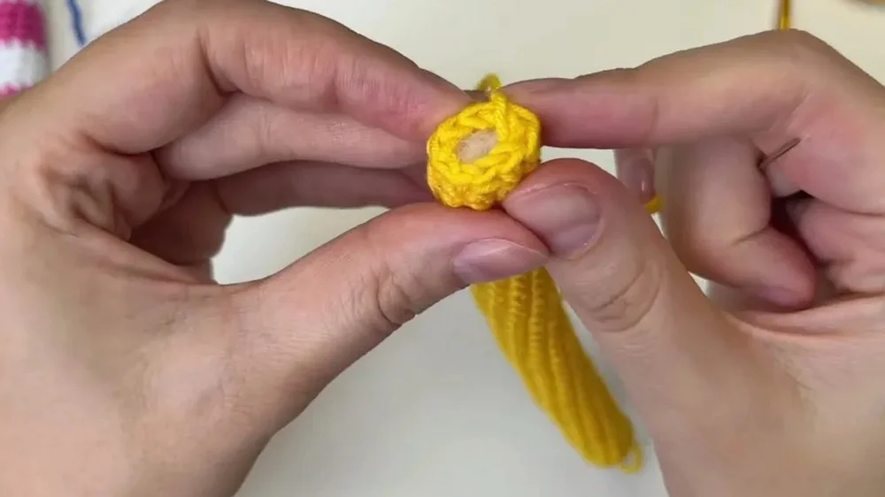 How to Crochet a Mini Duck Pool Float Plus a Classic Striped Float (15)
