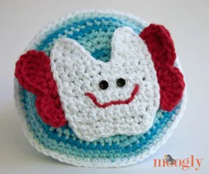 Tooth Fairy's Tooth Pillow - free #crochet pattern on Mooglyblog.com! Perfect for girls and boys - complete with pocket!