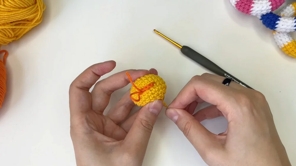 How to Crochet a Mini Duck Pool Float Plus a Classic Striped Float (21)